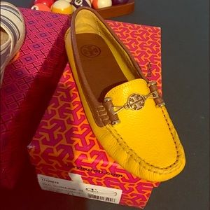 COPY - Tory burch mustard shoes 😍🎉💃🏽